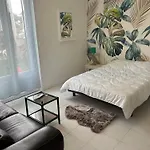 Jolie Petite Maison De Bord De Casa de Férias