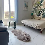 Jolie Petite Maison De Bord De Casa de Férias