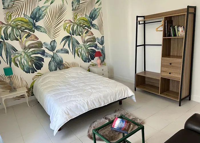 Semesterbostad Jolie Petite Maison De Bord De *