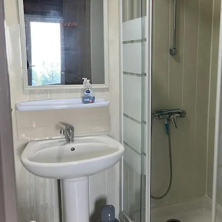 Jolie Petite Maison De Bord De *