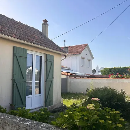 Jolie Petite Maison De Bord De Дом отдыха