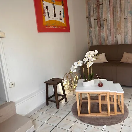 Jolie Petite Maison De Bord De *