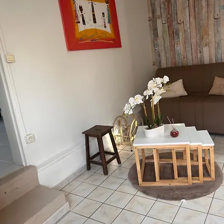 Jolie Petite Maison De Bord De Ле Круазик