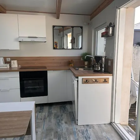 Jolie Petite Maison De Bord De *