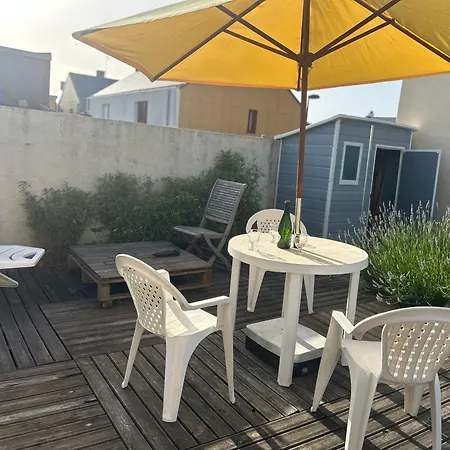Jolie Petite Maison De Bord De *