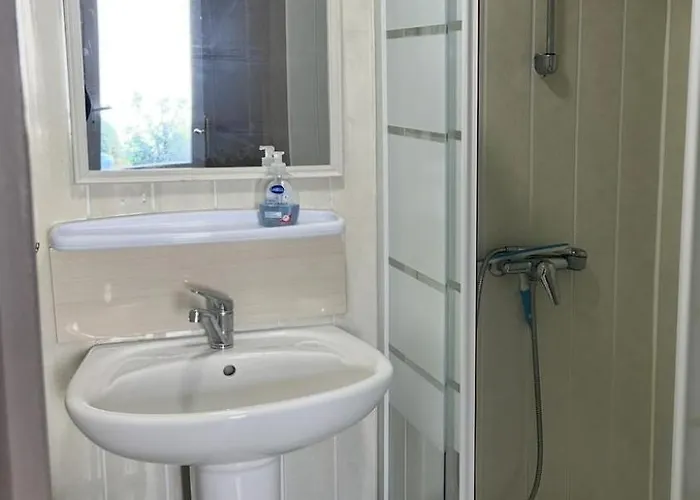 Jolie Petite Maison De Bord De *